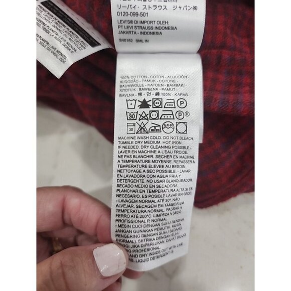 Levi's Women's Plus Flannel Maple Utility Cropped Shirt Red Plaid Size 1X - Picture 7 of 8